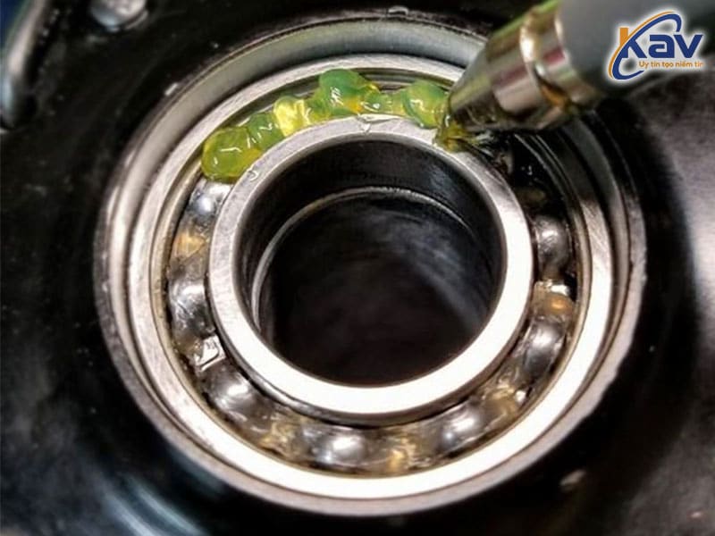 Bôi nhiều mỡ bò khiến bạc đạn nhanh bị hỏng