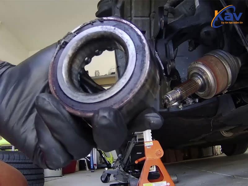 Nguyên nhân hỏng bi moay ơ xe ô tô
